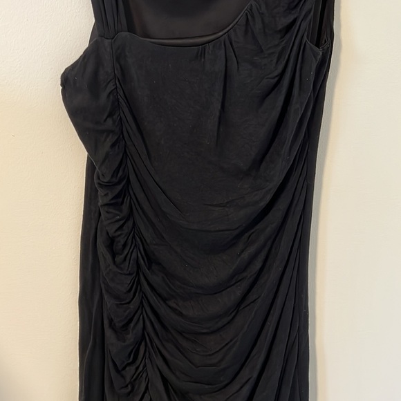 Roushed black dress - Picture 3 of 4